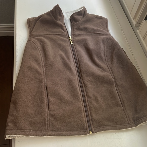 Reversible vest - Picture 2 of 2